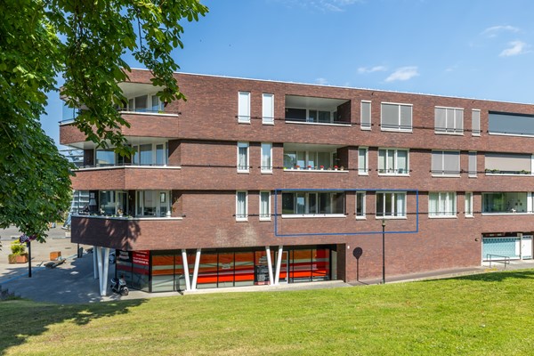 Foto - Te koop: In een fraai, modern wooncomplex "Heiderveste", midden in het hart van Heerlerheide, op loopafstand van een winkelcentrum; ligt dit ruime, luxe appartement op de 1e verdieping (2e woonlaag).